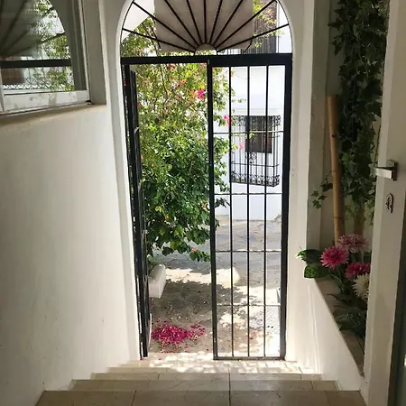 Camino De La Cruz Apartment *